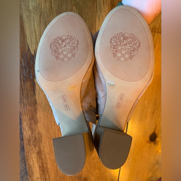Vince Camuto shoes. Size 9.5. - Picture 8 of 10